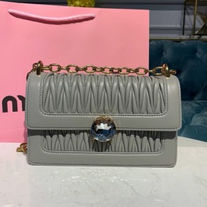 미우미우 솔리테어 숄더백 5BD130