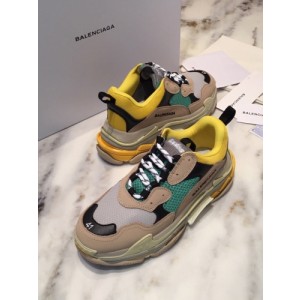 발렌시아가 Triple-s 스니커즈 KD1055