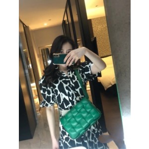 보테가베네타 패딩 카세트백 591970