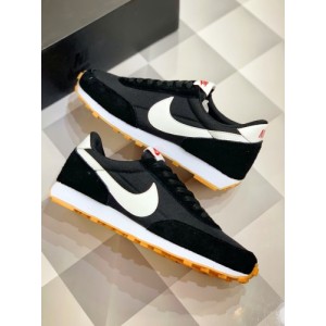 Nike Wmns Daybreak QS