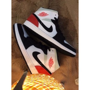 Nike Air Jordan 1 Mid SE