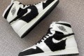 Nike WMNS Air Jordan 1 Mid Light Bone