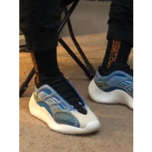 Adidas Yeezy 700 V3