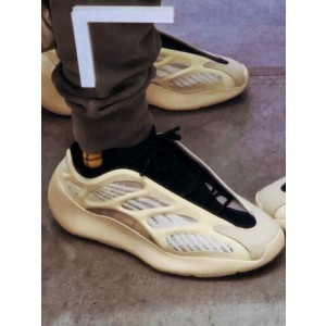 Adidas Yeezy 700 V3