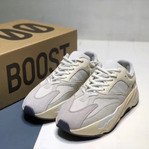 Adidas YEEZY 700