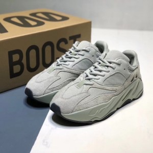 Adidas YEEZY 700