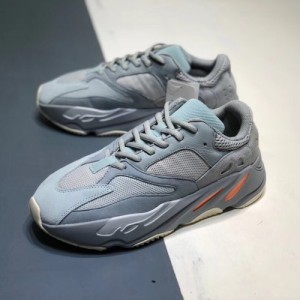 Adidas YEEZY 700