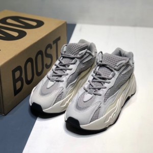 Adidas YEEZY 700