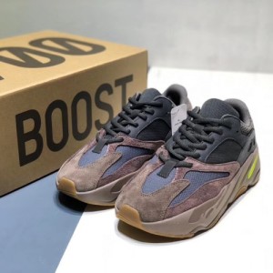 Adidas YEEZY 700