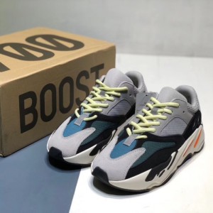 Adidas YEEZY 700