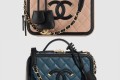 [CHANEL-샤넬]베니티 코스메틱 미듐 투톤 A93343
