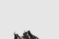 [BALENCIAGA-발렌시아가]트리플 S 로고타입 스니커즈 524039