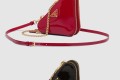 [PRADA-프라다]트라이앵글 페이턴트 가죽 미니 파우치 1NR015