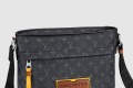 [LOUIS VUITTON-루이비통]베사체 지피 크로스백 M45214