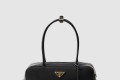 [PRADA-프라다]자물쇠가 있는 미디엄 리나일론 및 가죽 탑 핸들백 1BB132