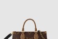 [LOUIS VUITTON-루이비통]온더고 이스트 웨스트 체인 M14236
