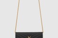 [SAINT LAURENT-생로랑]그랑 드 뿌드르 가죽 소재 cassandre 엔벨로프 체인 지갑 742920