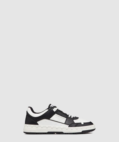 [VALENTINO-발렌티노]로우탑 송아지 가죽 스니커즈
